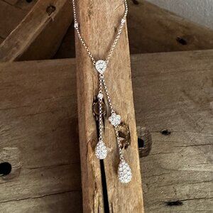 18" White Gold (750) Lariat Necklace with Tear Drop Pendants and Pavé Diamonds